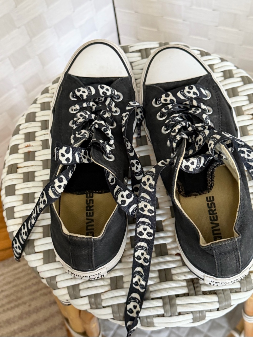 Converse Black Canvas Low-Top Sneakers with Skull Print Laces